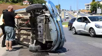 Serdivan'da Kontrolden Çıkan Otomobil Beton Bariyere Çarptı