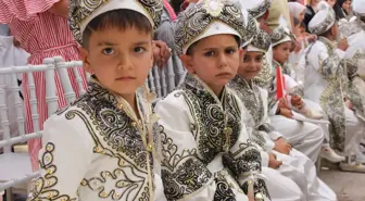 Sivas'ta 34 Çocuk İçin Sünnet Şöleni Düzenlendi