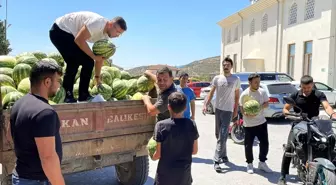 Hayırsever Vatandaş, Çürümeye Terk Edilen Karpuzları Satın Alarak Destek Oldu