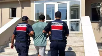 Kuşadası'nda Düzenli Göçmen Yüzerek Sisam Adası'na Geçmeye Çalışırken Yakalandı