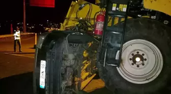 Ağrı'da Trafik Kazası: Kamyonet ve Biçerdöver Çarpıştı