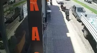 Motosiklet Sürücüsü Otomobile Çarptı: Yaralı Hastaneye Kaldırıldı