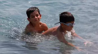 Antalya'da Sıcak Hava Dalgası, Konyaaltı Sahili Dolu