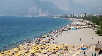 Antalya'da Nem Oranı Yüzde 80'e Çıktı, Hissedilen Sıcaklık 42 Dereceye Ulaştı