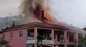 Elazığ'da 2 Katlı Evde Yangın