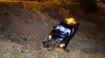 Elazığ'da Otomobil Şarampole Uçtu: 5 Yaralı