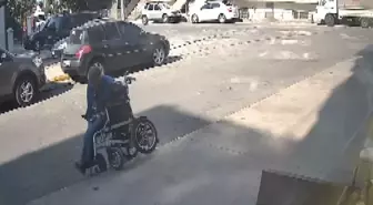 Pendik'te Bedensel Engelli Adamın Akülü Sandalyesi Kaldırımdan Düştü