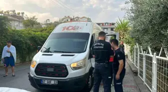 Alanya'da Kargo Minibüsünde Hareketsiz Yatan Şahıs Endişeye Neden Oldu