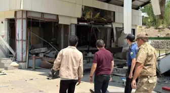 Van'da Petrol İstasyonunda Patlama: Kaymakam İncelemelerde Bulundu
