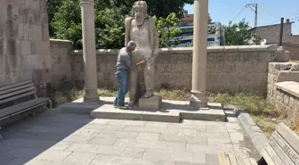 Mimar Sinan Heykeli Onarıldı