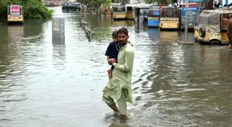 Pakistan'da Muson Yağmurları 271 Can Aldı