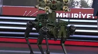 Türkiye'nin ilk füze atan robot köpeği canlı yayında tanıtıldı