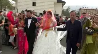 Hakkari'de Büyüleyici Düğün: AK Parti Gençlik Kolları İl Başkanı Yusuf Rüzgar Özdemir Dünya Evine Girdi