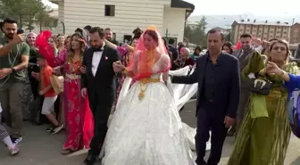 Hakkari'de Büyüleyici Düğün: AK Parti Gençlik Kolları İl Başkanı Yusuf Rüzgar Özdemir Dünya Evine Girdi