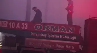 Bursa'da alevlerle mücadele eden ekipler sabah namazını aracın üzerinde kıldı