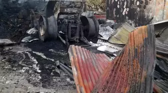 Elazığ'da Park Halindeki Traktör Alev Aldı