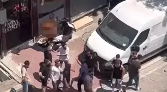 Esenyurt'ta 'Dikizleme' Kavgası Tekmeli Yumruklu Hale Geldi