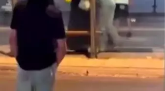 Konya'da Otobüs Durağında Genç Kızlar Arasında Kavga