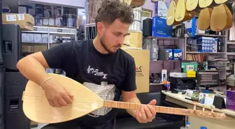 Eskişehir'de Bağlama Satışları Hala Popüler