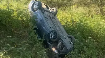 Bursa'da Lastik Patlayan Araç Şarampole Yuvarlandı, Sürücü Yaralandı