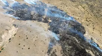 Malatya'da Dağlık Alanda Çıkan Yangın Havadan Görüntülendi