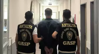 Antalya'da Silahlı Soygun Girişimi: Yabancı Uyruklu Şüpheli Tutuklandı