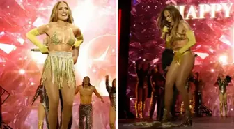 Sahnede eteği düşen Jennifer Lopez'den efsane tepki: 'İyi ki İç Çamaşırım Vardı'