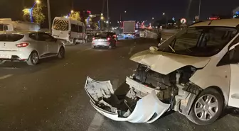 Gebze'de Servis Minibüsü Kaza Yaptı: 2 Yaralı