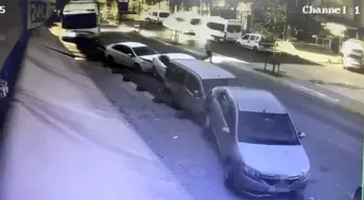 Sultanbeyli'de Tır ile Taksinin Çarpışması Sonrası Park Halindeki Araçlara Çarpan Tırın Kazası