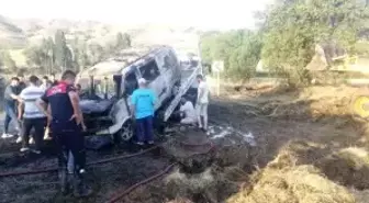 Isparta'da Tarlada Yangın: Saman Balyaları ve Araç Yanarak Kullanılamaz Hale Geldi