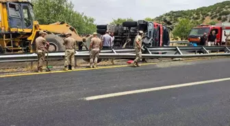 Diyarbakır'da İtfaiye Aracı Devrildi: 3 Yaralı