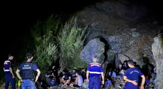 Marmaris'te 27 Düzensiz Göçmen ve 3 Kaçakçı Yakalandı