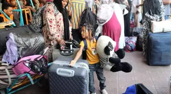 Sudanlı Mülteciler Mısır'dan Ücretsiz Trenle Ülkelerine Dönüyor