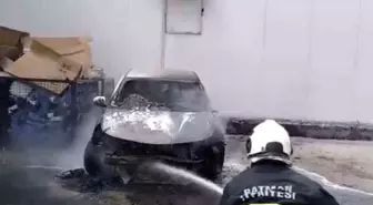 Batman'da Park Halindeki Otomobil Yangınla Kullanılamaz Hale Geldi