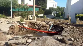 Bodrum'da Su Hattı Patladı, Yol Çöktü