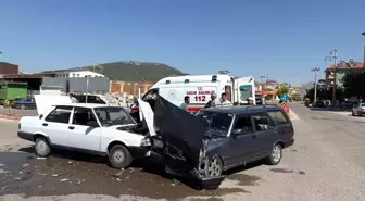 Burdur'da Otomobil Kazasında 5 Kişi Yaralandı