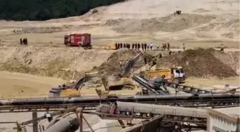 Çatalca'da Kum Ocağında Göçük: 2 Kişi Mahsur Kaldı