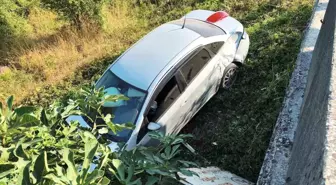 Düzce'de Kontrolden Çıkan Otomobil Tarlaya Uçtu: 1 Yaralı