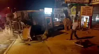 Kuşadası'nda Tur Midibüsü Devrildi: 5 Yaralı