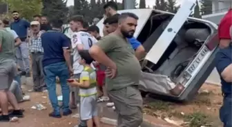 Otomobil refüjdeki aydınlatma direğine çarptı: 1 yaralı