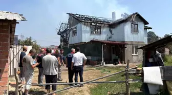Sakarya'da İki Katlı Evde Yangın