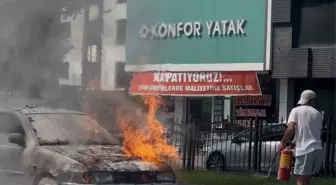 Samsun'da Alev Alan Otomobile İtfaiye Müdahale Etti