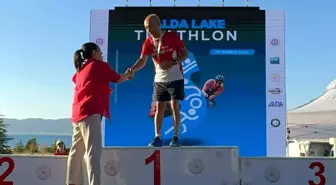 Salda Gölü'nde İlk Triatlon Etkinliği: 76 Yaşındaki Ali Bıdı Birinci Oldu