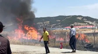 Adıyaman'daki Konteyner Kent, Anız Yangınına Erken Müdahale ile Kurtarıldı