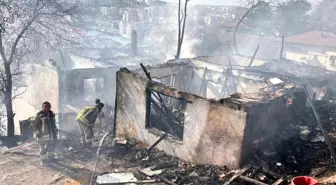 Ankara'da Yangın: 4 Kişi Dumandan Etkilendi
