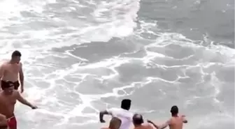 Antalya'da Boğulma Tehlikesi Geçiren Genç Kurtarıldı