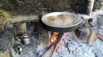 Uzundere'de Doğal Dut Pekmezine Yoğun İlgi