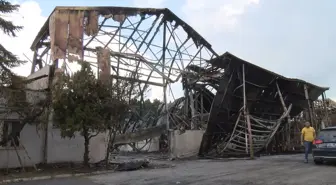 Çekmeköy'de Elyaf-Sünger Fabrikasında Yangın Çıktı