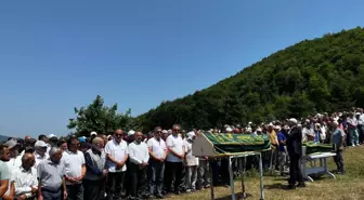 Oğul Tarafından Öldürülen Ebeveynler Ordu'da Toprağa Verildi