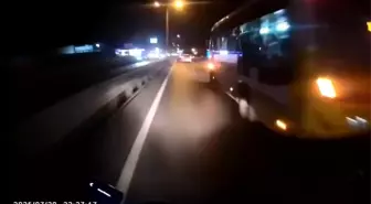 Motosikletli Sürücü, Özel Halk Otobüsüyle Kaza Belasını Son Anda Atlattı